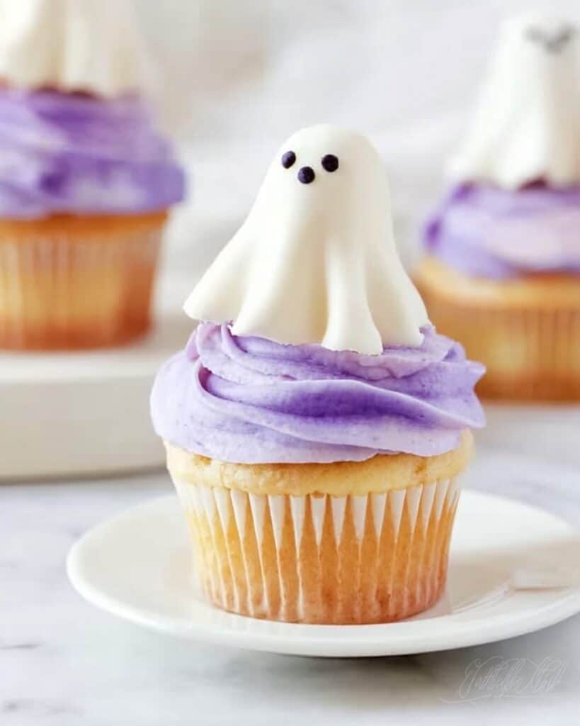Fondant Ghost Cupcakes with Buttercream Frosting Recipe