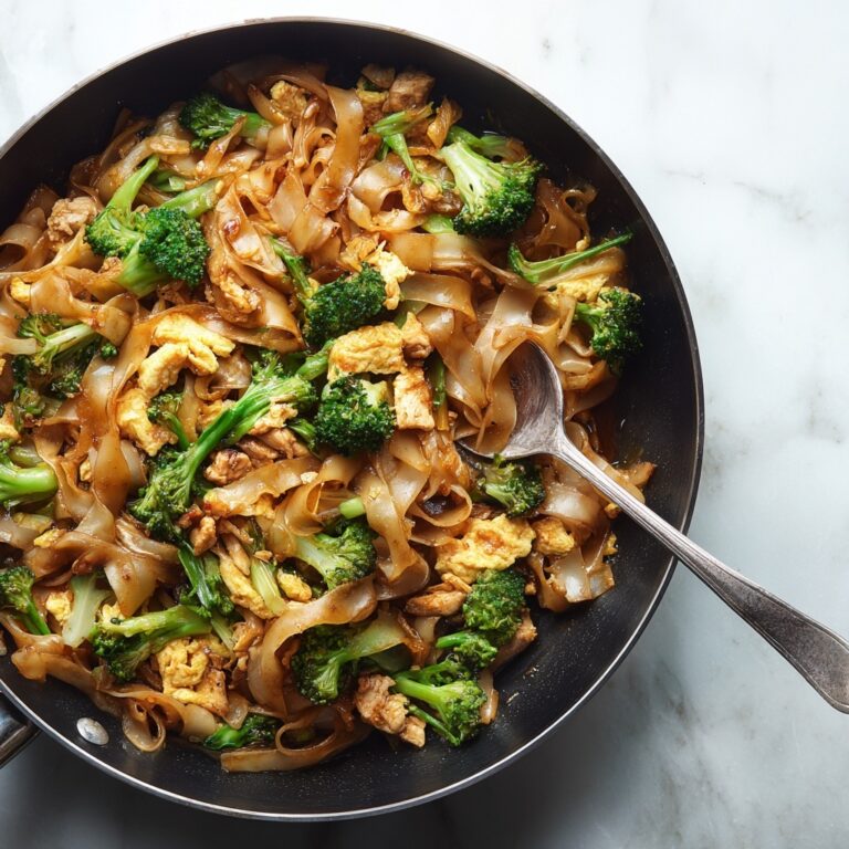 Thai Stir-Fried Rice Noodles with Chicken Recipe
